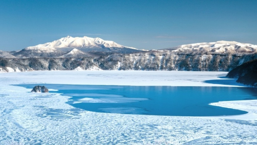 数年に一度の奇跡、摩周湖の結氷と霧氷。