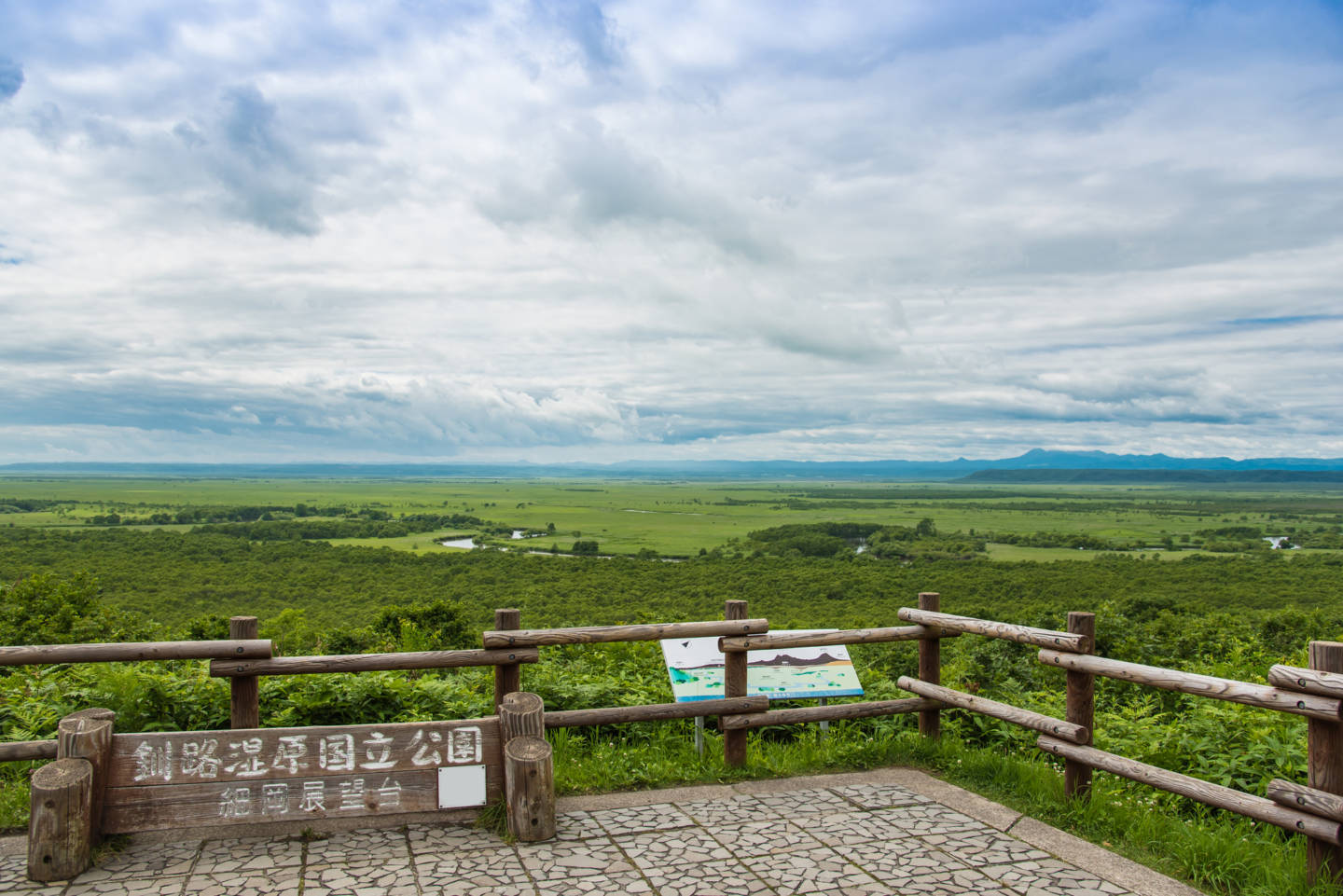 細岡展望台　ー　釧路湿原を一望する代表的な絶景スポット｜釧路町